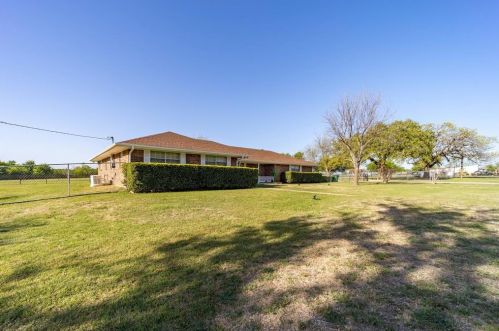 107 Brown St, Lipan, TX 76462-2213