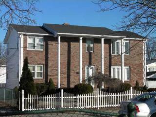 221 Mount Pleasant Ave, Providence, RI 02908-3912
