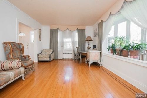 887 Grange Rd, Teaneck, NJ 07666-4615