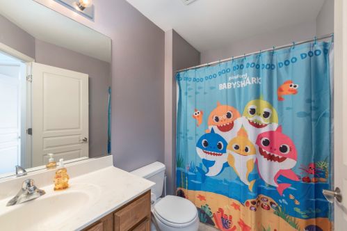 585 Yorkshire Ln, Pingree Grove IL  60140-9159 exterior