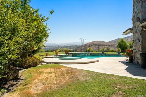 684 Frontier Ct, Anaheim CA  92807-4732 exterior