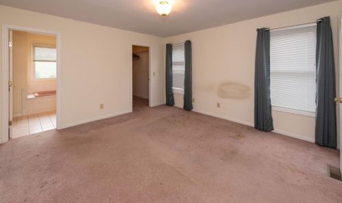 6236 Ashbourne Pl, Cincinnati OH 45233-4455 exterior