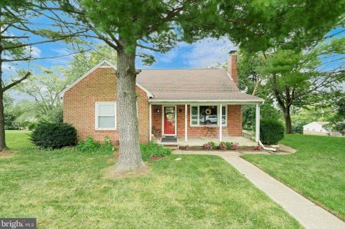 1120 Whiteford Rd, York, PA 17402-2120