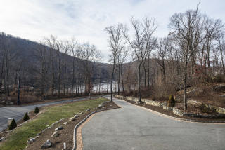 94 Saw Mill Rd, Kinnelon, NJ 07405-3228