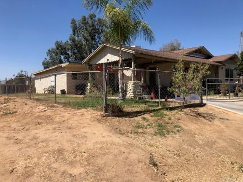 1824 Lake St, Madera, CA 93638-1627