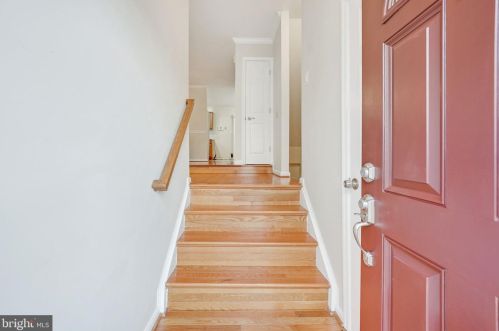 1940 Wicklow Ct, Woodbridge, VA 22191-3459
