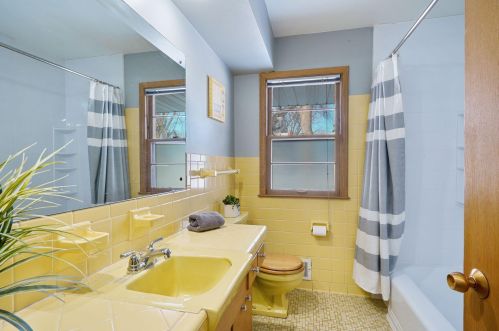 1065 Highview Dr, Saint Paul MN  55112-2417 exterior