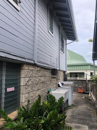 823 Momolio St, Honolulu, HI 96817-3040