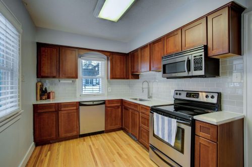 1160 James Ave, Saint Paul MN  55105-2917 exterior