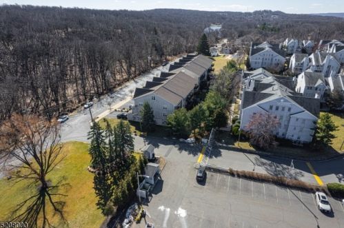 7 Boulder Run Rd, Paterson, NJ 07501-3352