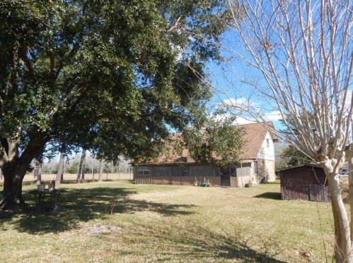 1500 Shanks Rd, Angleton TX 77515-9188 exterior