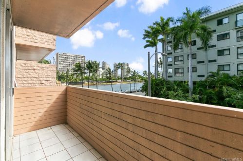 454 Namahana St, Honolulu HI  96815-2175 exterior