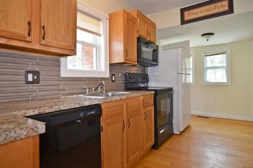 33 Idaho St, Coventry, RI 02816-5506