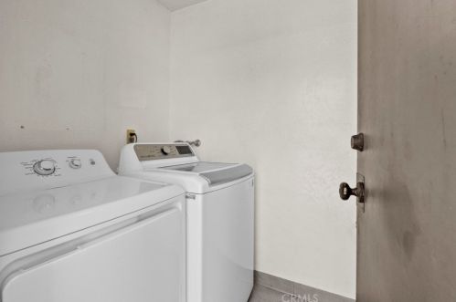 5922 Murietta Ave, Van Nuys CA  91401-3743 exterior