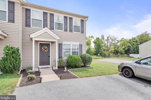 1560 Matthew Dr, York, PA 17404-8612