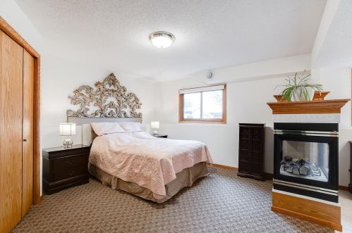 3925 Highland Dr, Saint Paul MN  55126-7015 exterior