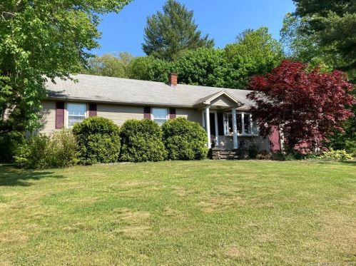 49 Green Acres Ln, Fabyan, CT 06255-1000