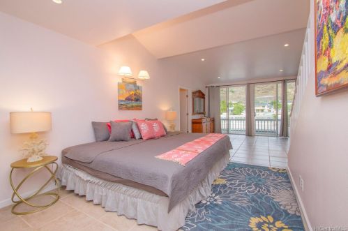 6857 Niumalu Loop, Honolulu HI  96825-1646 exterior