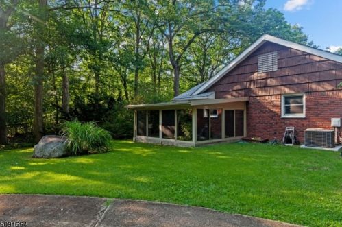 11 Seabert Ln, Kinnelon, NJ 07405-2506
