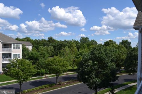 636 Timberlake Dr, Trenton NJ  08618-1473 exterior