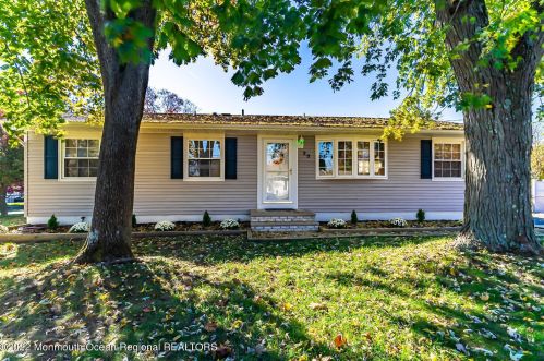 29 Castle Ave, Jackson Twp, NJ 08527-2425