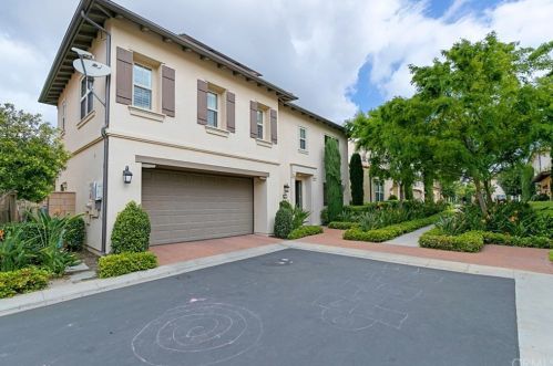 121 Blaze, Irvine CA  92618-1507 exterior