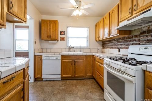 3835 Stansell Dr, Riverside CA  92501-1850 exterior