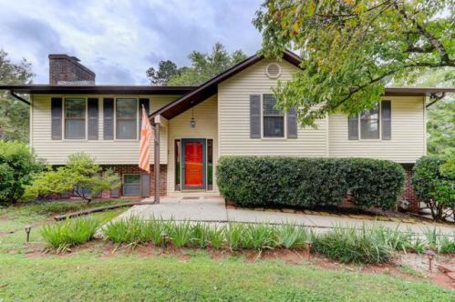 4407 Timberlake Dr, Mcghee Tyson Ang Base, TN 37777-4642
