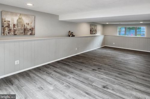 8406 Great Lake Ln, Springfield VA  22153-4004 exterior