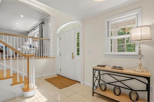 10 Studio Ln, Norwalk, CT 06850-1220
