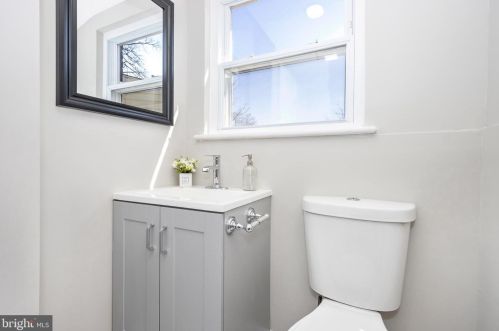 8107 Lockney Ave, Silver Spring MD 20912-7304 exterior