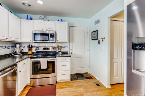 25834 Maple Dr, Aurora CO 80018-4597 exterior