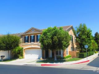 87 Montrose, Irvine CA  92620-7904 exterior