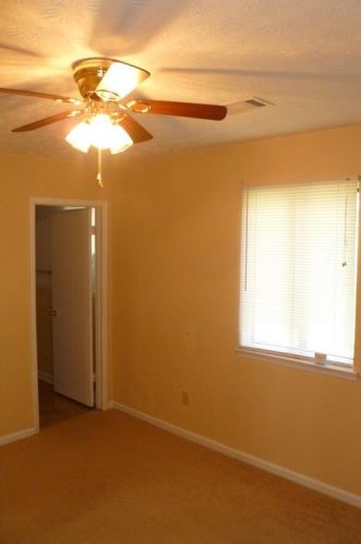 6627 Bent Crk Dr, Rex GA 30273-2102 exterior