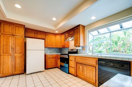 14901 Dahlquist Rd, Irvine CA  92604-2901 exterior