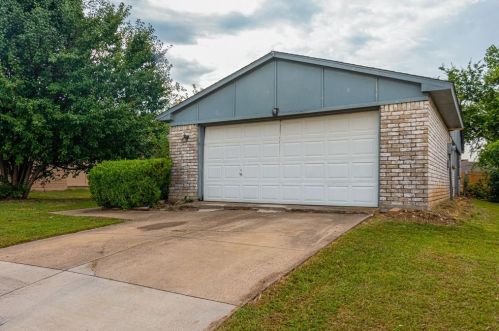 4004 Blue Flag Ln, Fort Worth, TX 76137-1703