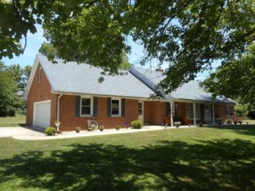 801 Shadwell Ave, Flora, IL 62839-2312