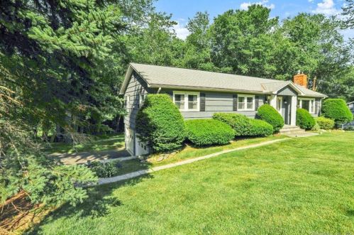 128 Swendsen Dr, Upper Stepney, CT 06468-2071