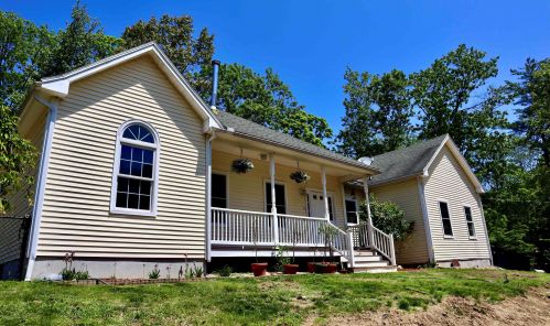 62 Forest Rd, Weare, NH 03281-5811