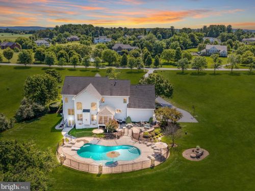 16785 Falconhurst Dr, Purcellville, VA 20132-9650