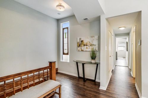 856 Newport Ave, Chicago, IL 60657-2311