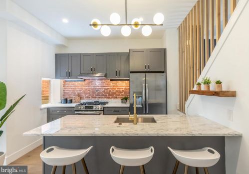 918 51st St, Philadelphia, PA 19131-5103