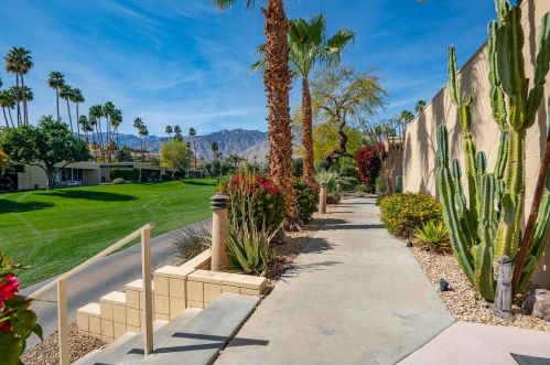 75 Westlake Cir, Palm Springs, CA 92264-5538