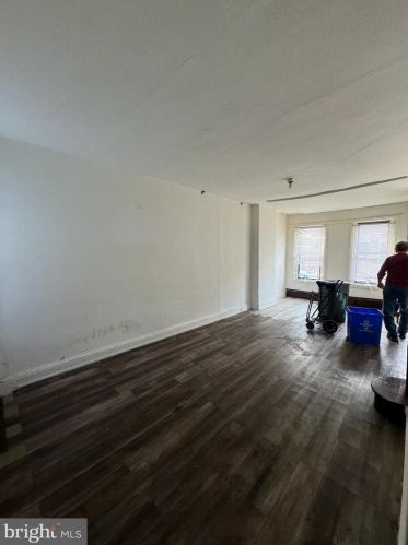 1731 Dorrance St, Philadelphia, PA 19145-2108