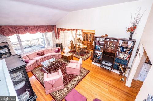 8921 2 Ave, Silver Spring MD 20910-2149 exterior