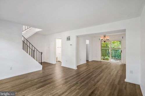 8387 Uxbridge Ct, Springfield VA  22151-1724 exterior