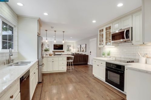 1833 Leo Ln, Concord CA  94521-2348 exterior