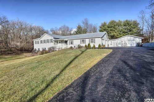 233 Richland Rd, Carlisle PA  17015-7419 exterior