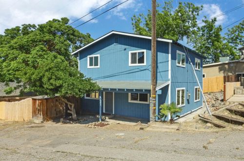 72 Seaman Dr, Valley Home, CA 95361-9298
