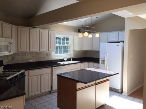 8 Malanga Ct, Scotch Plains NJ  07076-1698 exterior